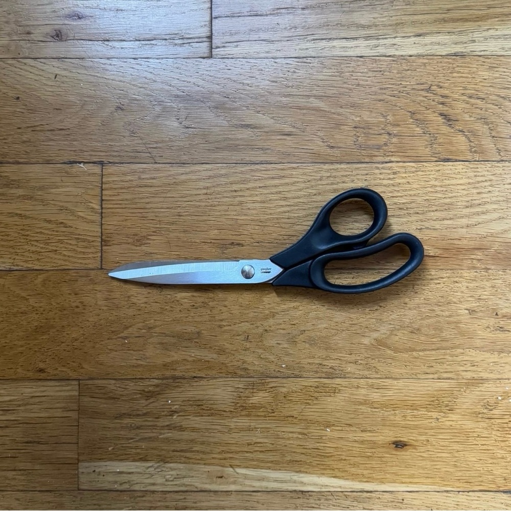 Gingher 9” lightweight bent trimmer scissors